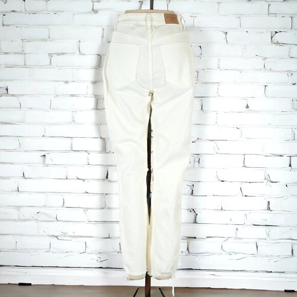 ⚡️QUICKSALE!⚡️ NEW Abercrombie Destroyed Curve Love High Rise Mom Jean in White - Picture 4 of 13